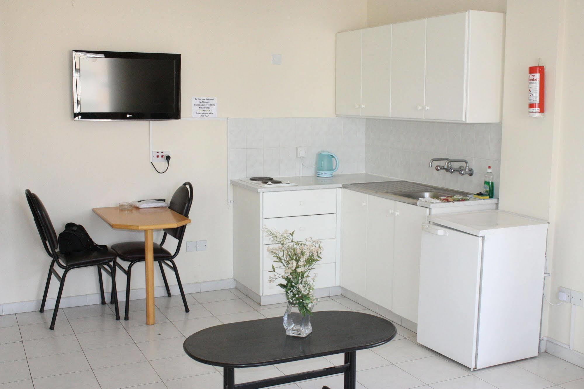 Tycoon Apartments Лимасол Экстерьер фото